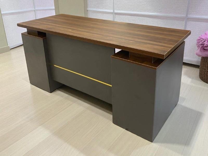 Bàn Làm Việc Văn Phòng Tại TPHCM: Hướng Dẫn Chọn Mua Và Các Mẫu Đẹp Nhất 2025 14 Bàn Làm Việc Văn Phòng Tại TPHCM