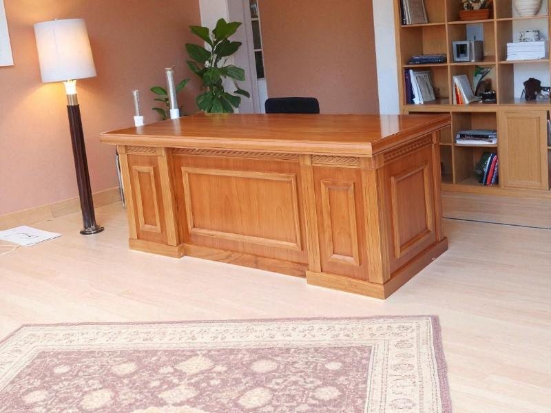 Mẫu bàn giám đốc gỗ tự nhiên sang trọng thiết kế hiện đại