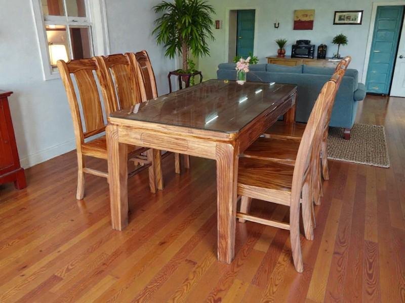 Bàn ăn gỗ tự nhiên