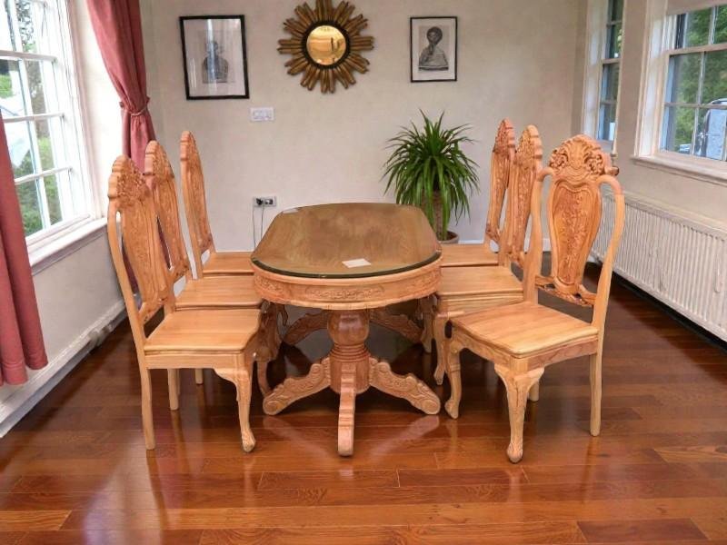 Bộ bàn ăn bằng gỗ tự nhiên