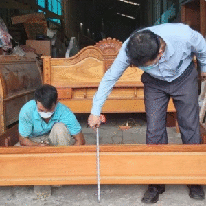 Giường gỗ gõ đỏ tự nhiên