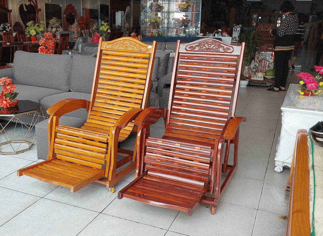 Ghế thư giãn gỗ căm xe trong không gian phòng khách sang trọng