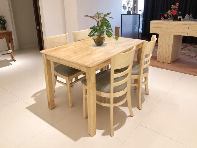 Hướng Đặt Bàn Ăn Gỗ Hợp Tuổi Dần