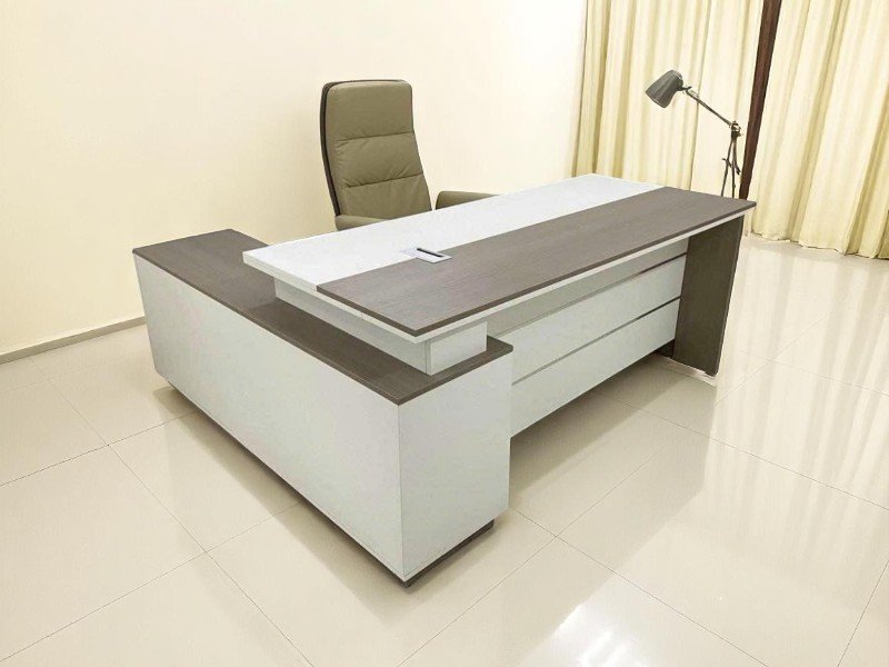 4 mẹo tránh ẩm mốc dưới bàn làm việc đơn giản mà hiệu quả