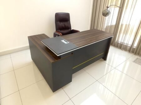 4 mẹo tránh ẩm mốc dưới bàn làm việc đơn giản mà hiệu quả