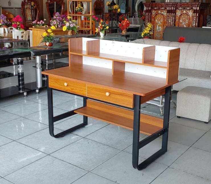Bàn làm việc chân sắt mặt gỗ công nghiệp mua ở đâu