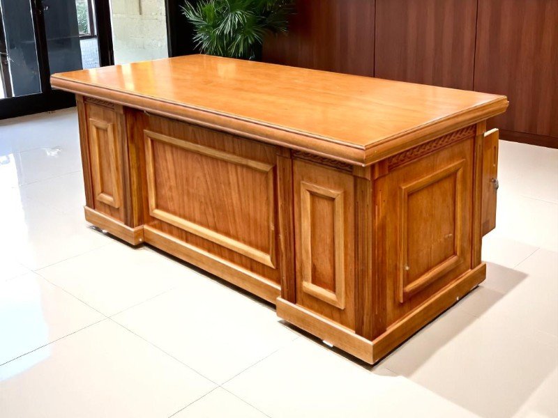 Bàn làm việc có ngăn kéo tiện lợi