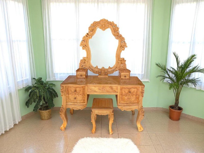 Bàn trang điểm có nhiều ngăn kéo
