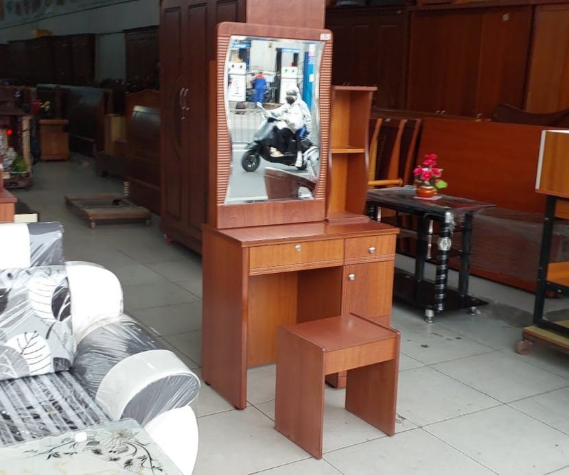 Bàn trang điểm có nhiều ngăn kéo mua ở đâu