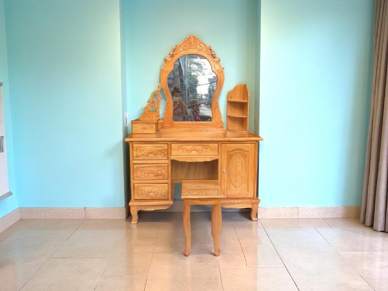 Bàn trang điểm có nhiều ngăn kéo