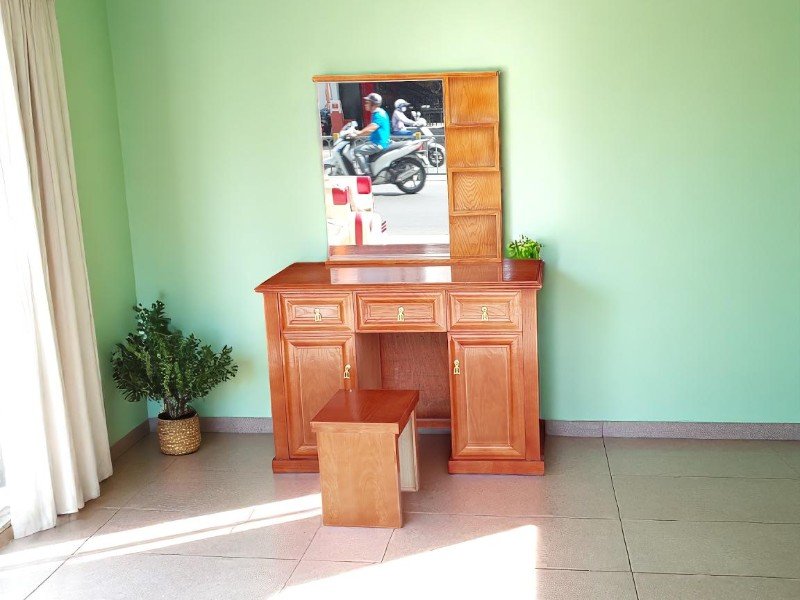 Bàn trang điểm nhỏ gọn cho phòng ngủ