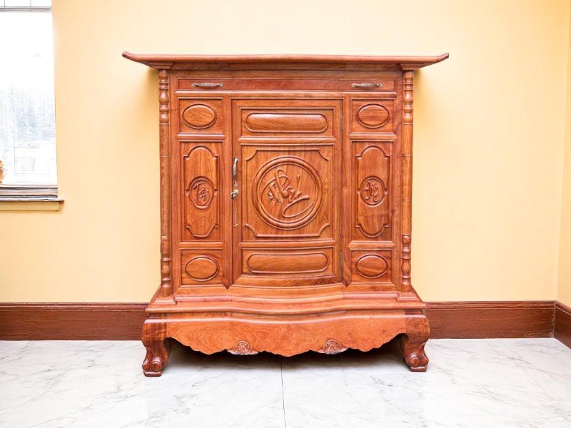 Bước vệ sinh tủ thờ hàng tuần