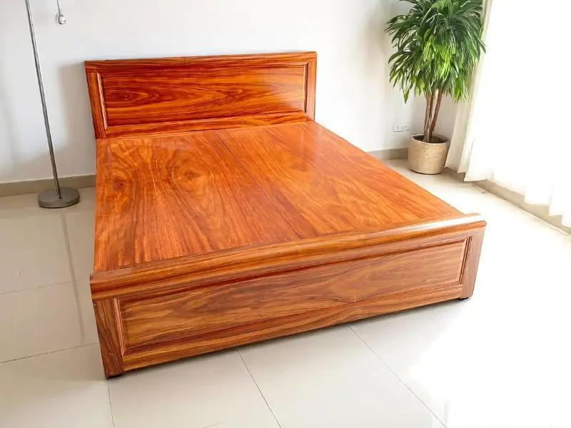 Giường ngủ gỗ xoan đào tại Hóc Môn