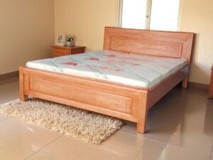 Giường ngủ gỗ xoan đào tại Hóc Môn