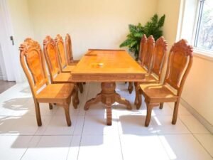 Tác dụng bàn ăn gỗ dễ phối nội thất
