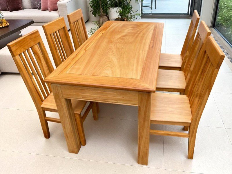 5 bí quyết bảo quản bàn ăn gỗ luôn như mới