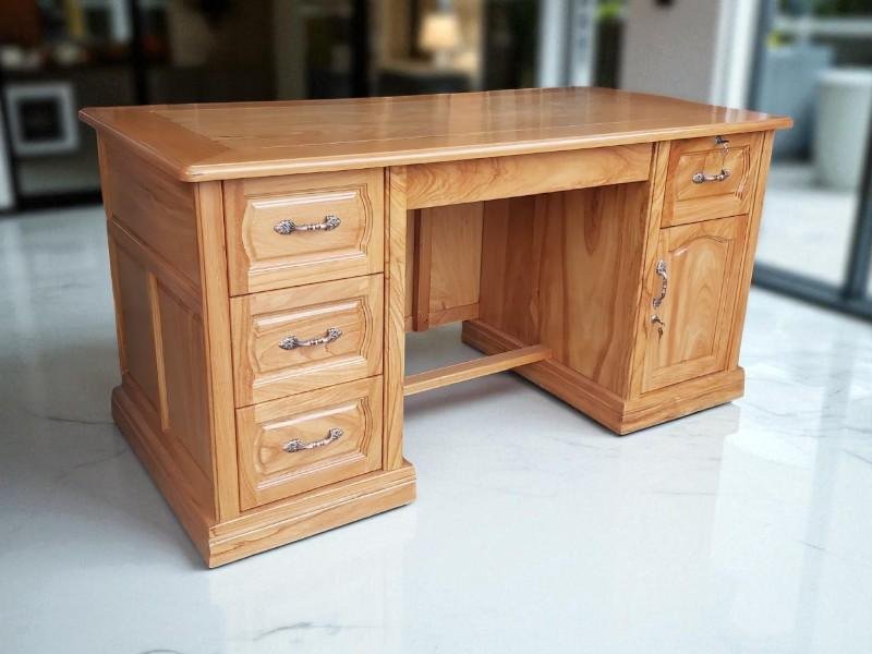 Bàn ghế làm việc tại nhà