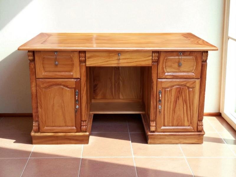 Bàn làm việc cao cấp