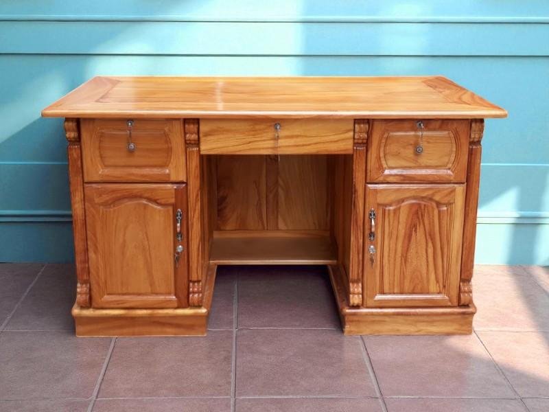 Bàn làm việc chủ tịch