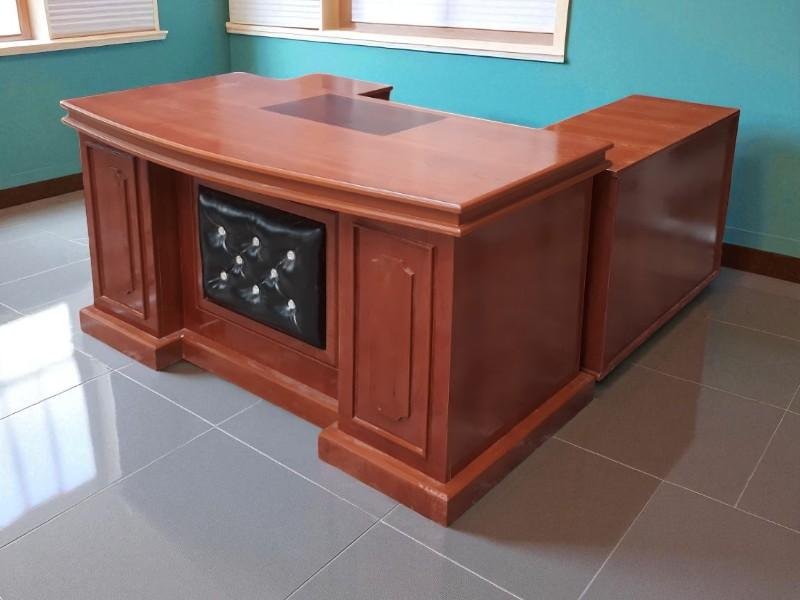 Bàn Làm Việc Có Giá Sách Tiện Lợi Cho Mọi Không Gian 3 Bàn làm việc có giá sách