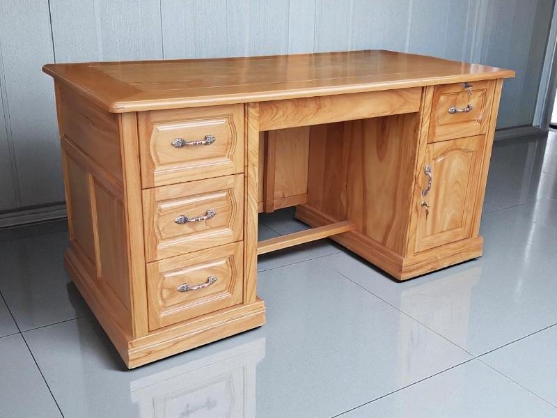 Bàn làm việc cong