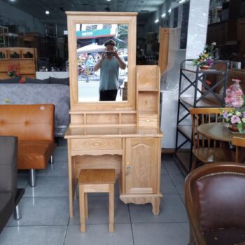 Bàn trang điểm