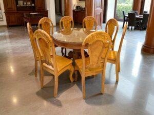 Địa chỉ bán bàn ăn gỗ HCM