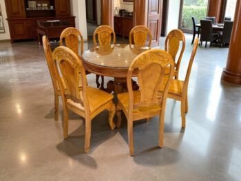 Địa chỉ bán bàn ăn gỗ HCM