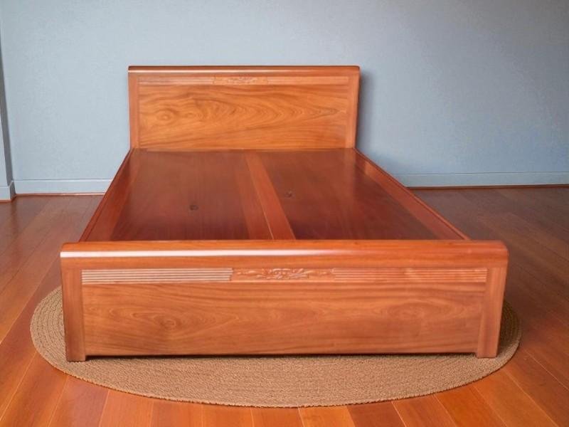 Giường ngủ gỗ tự nhiên giá bao nhiêu tại HCM? 2 Giường ngủ gỗ tự nhiên giá bao nhiêu