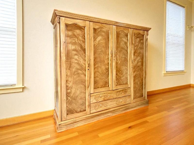 Cửa Hàng Bán Tủ Quần Áo Gỗ Tự Nhiên Gần Đây