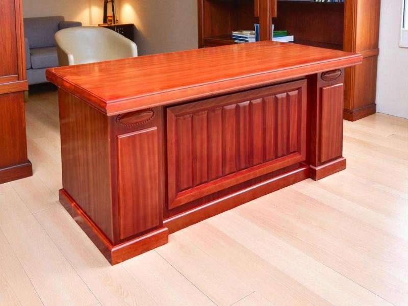 Bàn làm việc gỗ tự nhiên giá bao nhiêu?