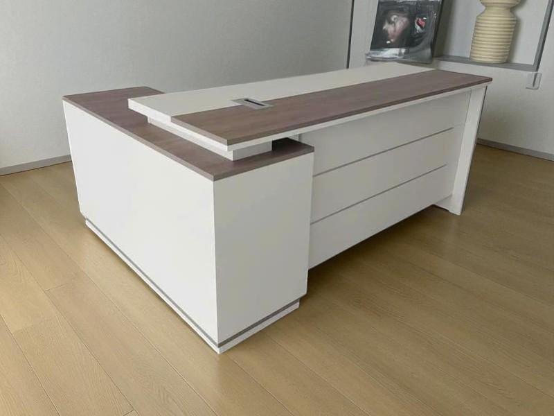 Bàn làm việc gỗ tự nhiên giá bao nhiêu?