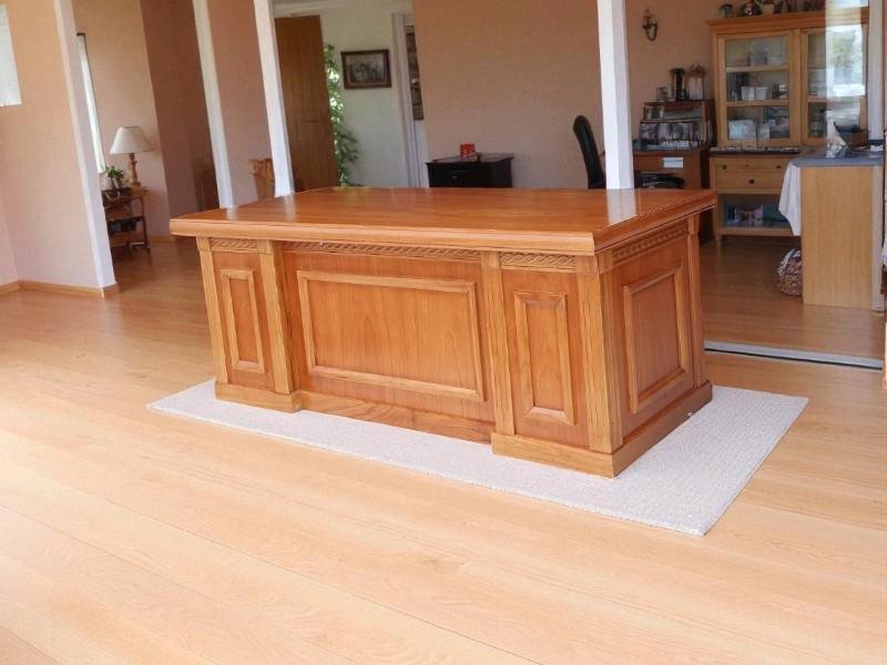 Cửa hàng bán bàn làm việc đẹp tại TPHCM