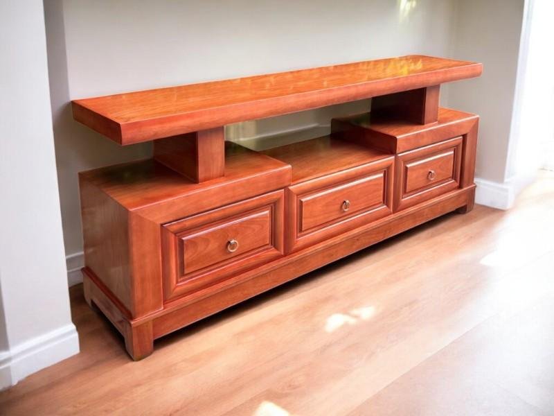 Hướng dẫn bảo quản kệ tivi gỗ tự nhiên