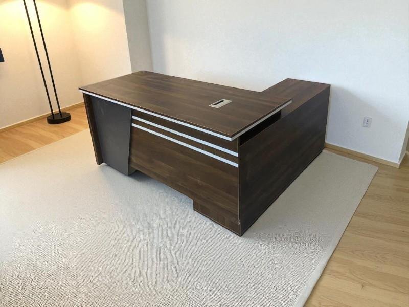 Mua bàn làm việc giá rẻ ở đâu uy tín